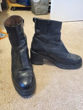 Wonders Black Leather Platform Ankle Boots